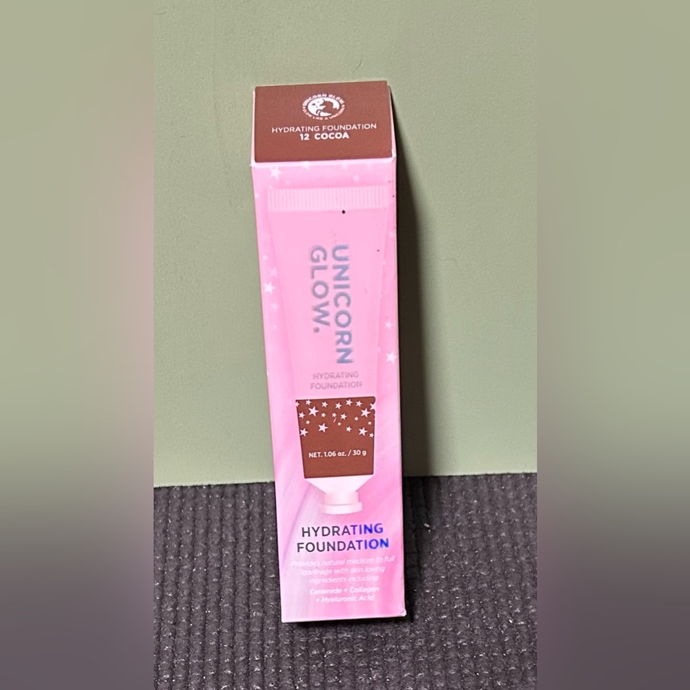 Unicorn Glow Hydrating Foundation 12 Cocoa